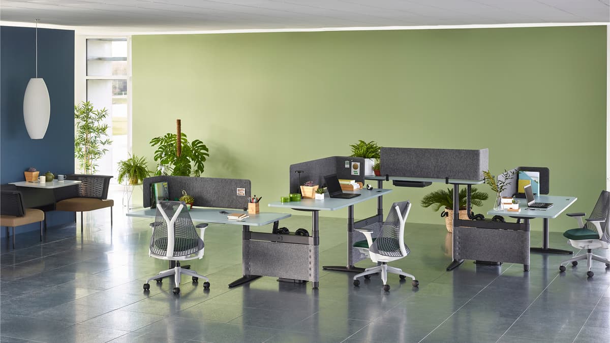 Atlas Office Landscape Desk with Screen