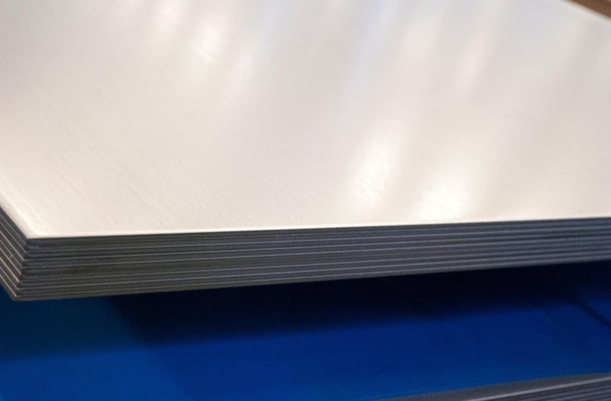 Flat Stainless steel - Hot rolled austenitic stainless steel